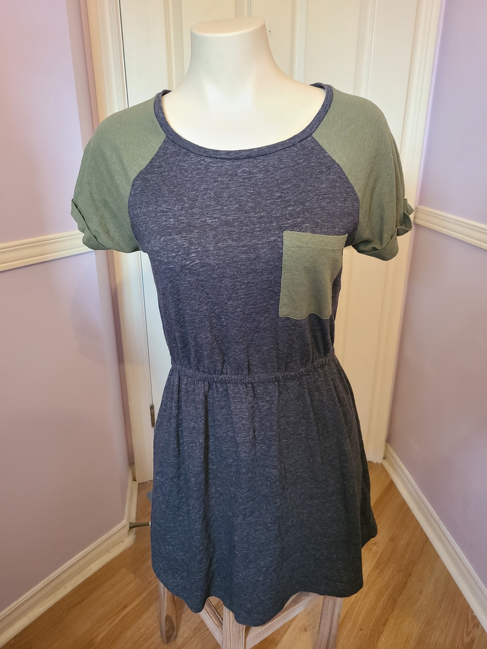 Forever 21 Charcoal Gray Short-Sleeve Dress